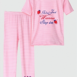 Babypiger Pyjamas Familieoutfit Jordbærbrevtryk Med Rund Hals Kortærmet Top Og Striber Buksesæt