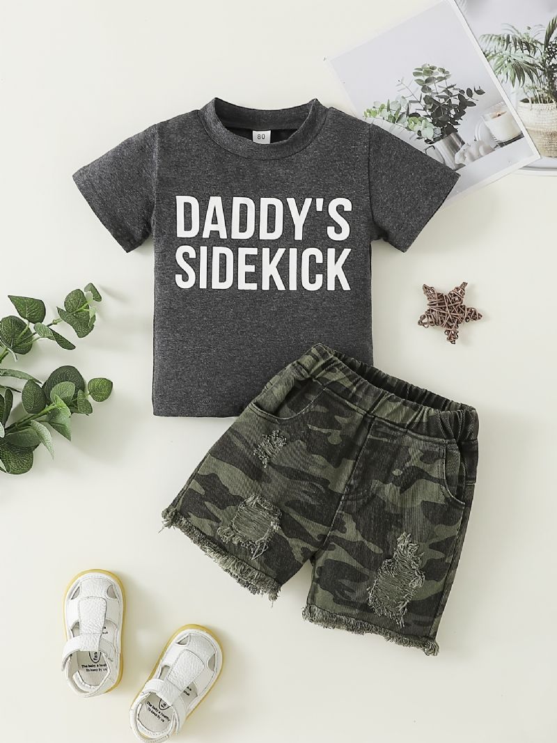 Drenge Letter Print Kortærmet Top + Camo Ripped Shorts Sæt Børnetøj